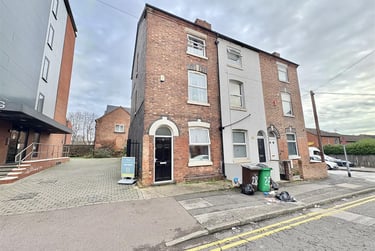 4 bed house, Russell Street, Radford, Nottingham, NG74FL - Image 1